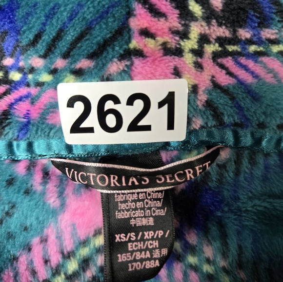 Victoria Secrets Robe. Size  xs/xp/xp/p.  Good condition. Green and pink plaid. - Picture 8 of 8